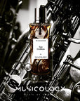 MUSICOLOGY SUN GODNESS EDP 95 ML SUN GODNESS EDP 95 MLUna fragranza con un chiaro ritmo solare. Cattura e poi magnetizza con un vortice radiante di fiori d'arancio e frangipane.Questo soffio di luce naturale luminosa è trasmesso dall'iconico gelsomino Sam