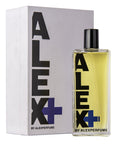 ALEX+ RUM+ EXTRAIT DE PARFUM RUM+È la bomba sexy dei tre, un’esplosione atomica di rumaromatizzato alla ciliegia. Un cioccolato dolce avvoltoda vaniglia e cuoio, a impreziosire la composizione untocco leggero di oud che regala sillage e profondità.Una ver
