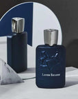 PARFUMS DE MARLY LAYTON EXCLUSIF EDP 125 ML LAYTON EXCLUSIF EDP 125 MLGeneroso, brioso ed esplosivo, questo Parfum afferma la sua forza e impetuosità. La sorprendente nuova interpretazione di Layton è una fragranza profonda, ricca e legnosa per gli intend