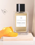 ESSENTIAL PARFUMS ORANGE X SANTAL 100 ML EDP ORANGE X SANTAL 100 ML EDPRadioso e gioioso, l'arancio amaro naturale e il legno di sandalo naturale ti trasportano sulla costa italiana.Il succo brillante dell'arancia è compensato dall'amarezza aromatica dell