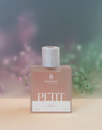BOTANICAE EXPRESSIONS PETIT 100 ML EDT INTENSE PETIT 100 ML EDT INTENSELa gioia della casa. Un pomeriggio a giocare sul divano. Sorrisi, baci, tante coccole. Le prime viste sulle nostre passeggiate. Il senso della scoperta in ogni singolo dettaglio.Compos