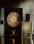 EAU DE MOE TARIQ EDP 80 ML TARIQ EDP 80 MLTop: cardamomo, bergamottoCuore: lavanda, artemisiaBase: vaniglia, patchouli, ambraTariq si apre con l'effervescente dolcezza agrumata dei bergamotti, unita alla legnosità seducente e speziata dei cardamomi. Le no